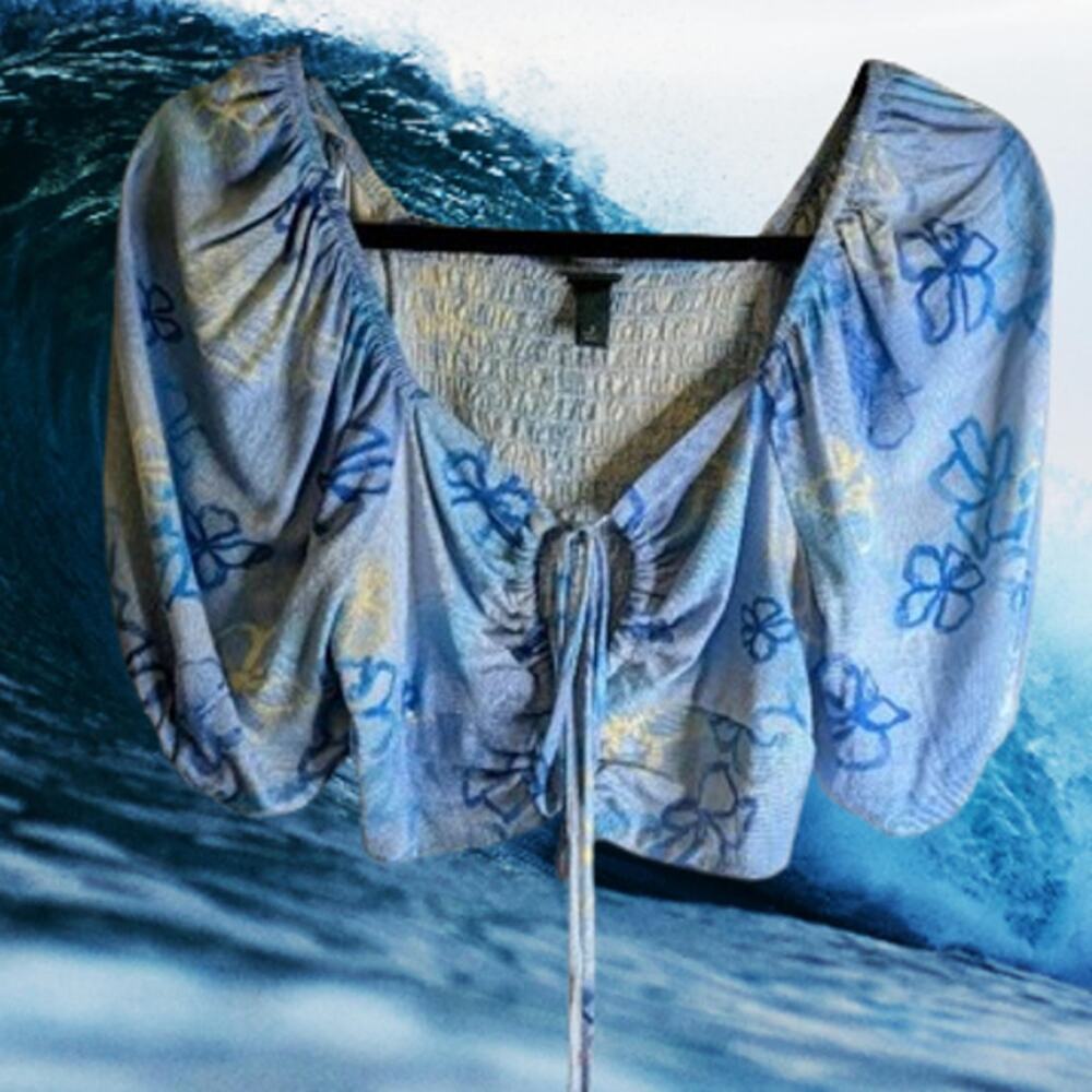 Wild Fable short sleeve keyhole tie front blue rayon blend woman's crop top.